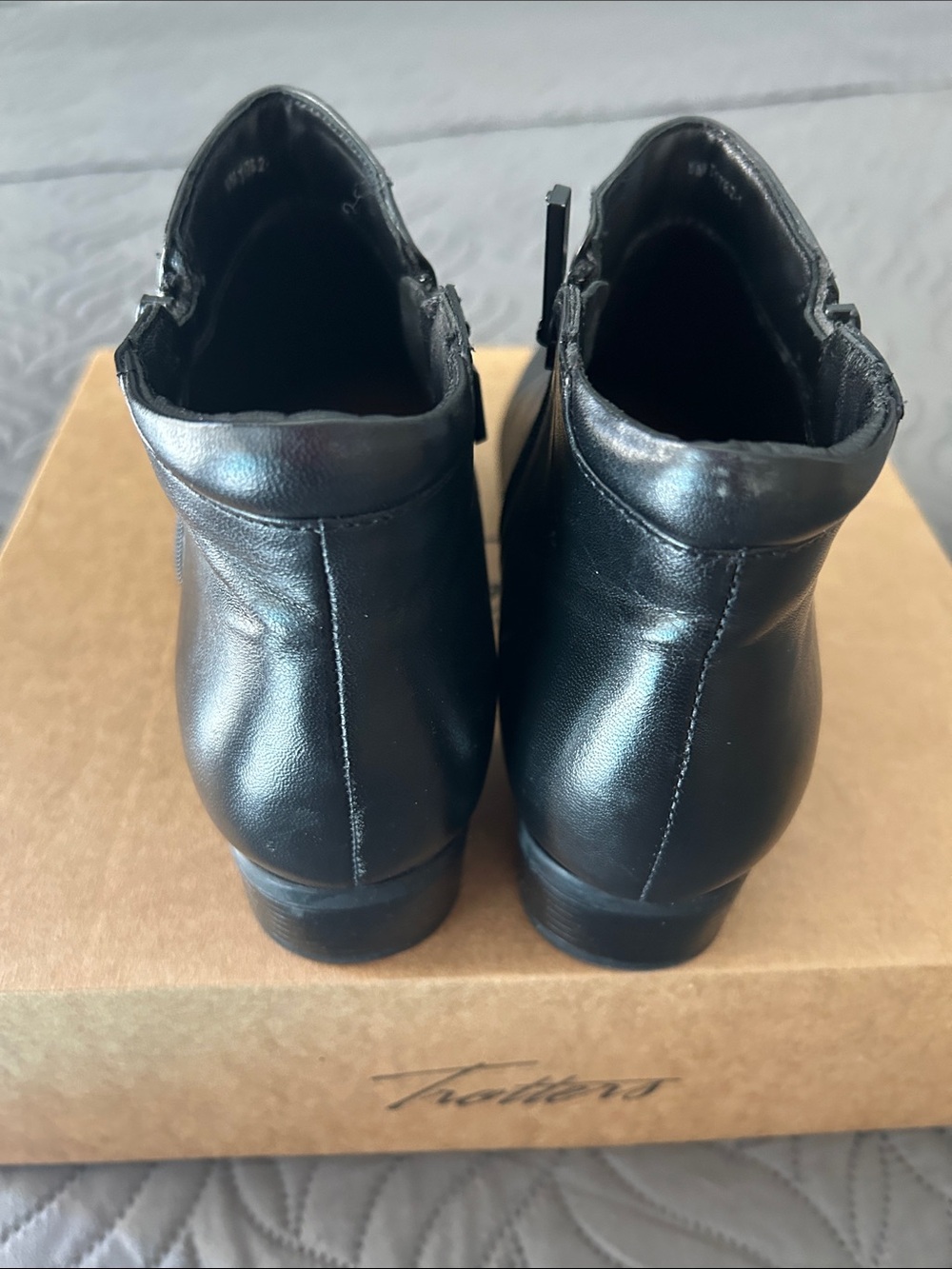 NWT - Trotters Major Black Leather Ankle Boots - Picture 4 of 10